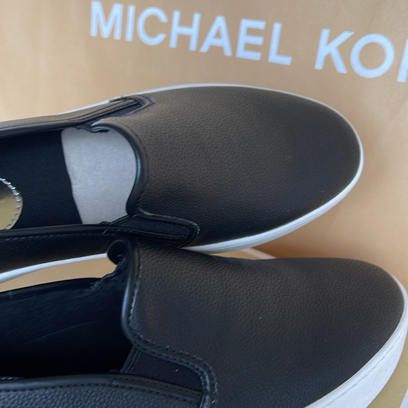 Michael Kors TEDDI SLIP ON
TUMBLED FAUX LTHR
49T2TEFP1L
Black 
Platform Sneakers - Picture 14 of 16